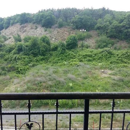 In Astoria * Elenite
